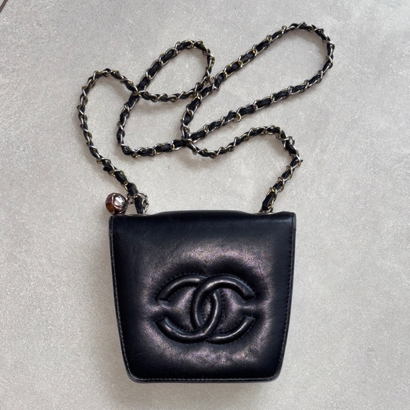 CHANEL Handbags - CHANEL Black Leather Crossbody Bag with Chain Strap